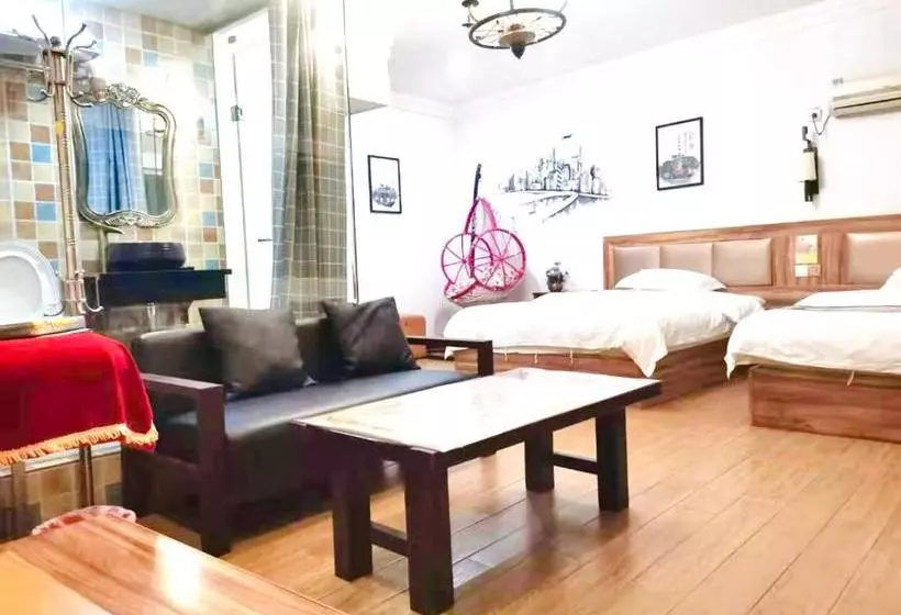 ペンション Fenghuang Little Bear Family Guest House