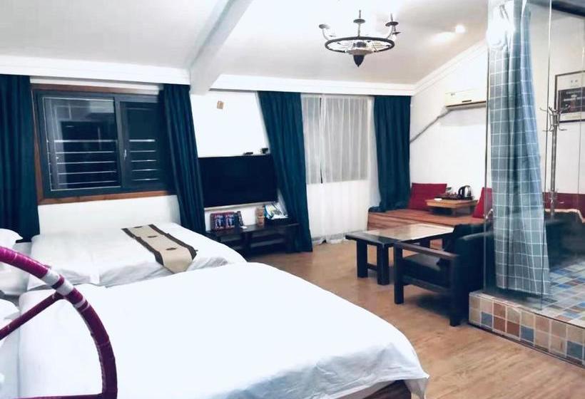 פנסיון Fenghuang Little Bear Family Guest House