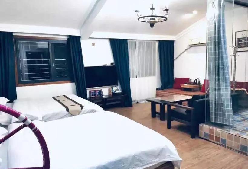 ペンション Fenghuang Little Bear Family Guest House