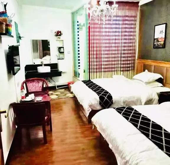 ペンション Fenghuang Little Bear Family Guest House