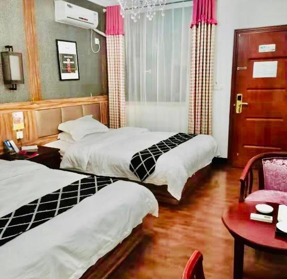 פנסיון Fenghuang Little Bear Family Guest House