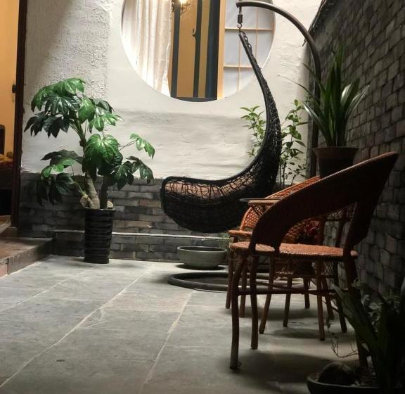 פנסיון Fenghuang Little Bear Family Guest House