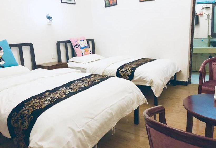 פנסיון Fenghuang Little Bear Family Guest House