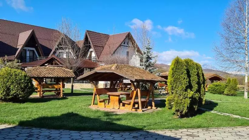 Majatalo Poiana Rasnoavei