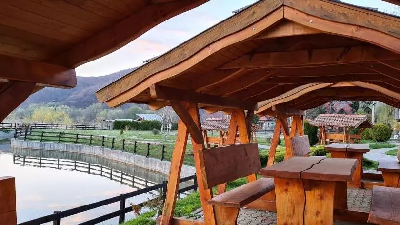 Majatalo Poiana Rasnoavei