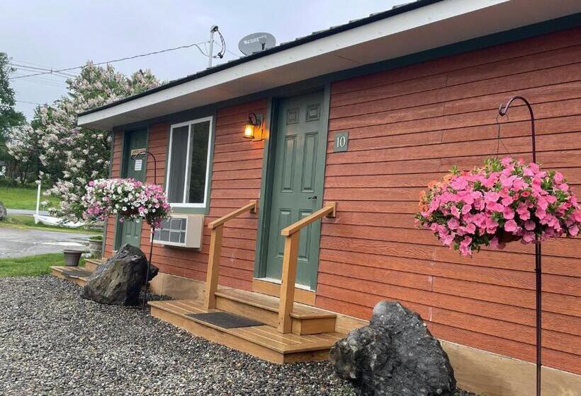 汽车旅馆  Rangeley Town & Lake