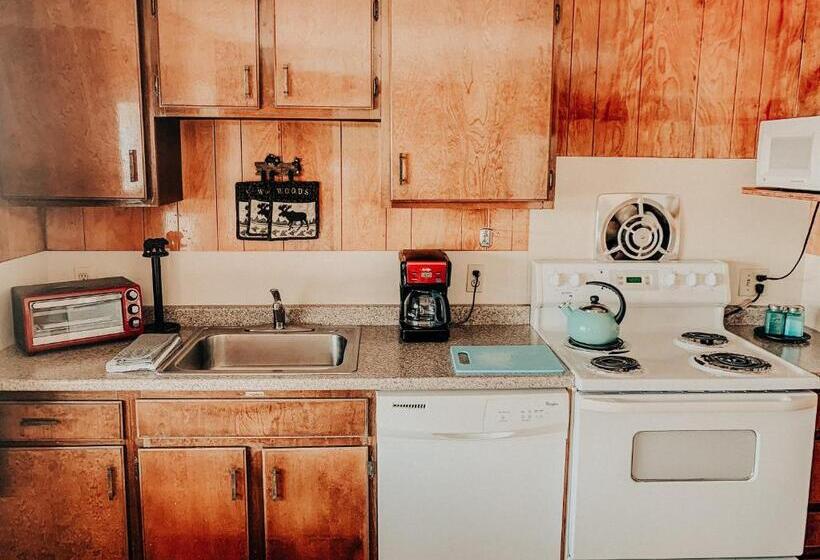 汽车旅馆  Rangeley Town & Lake