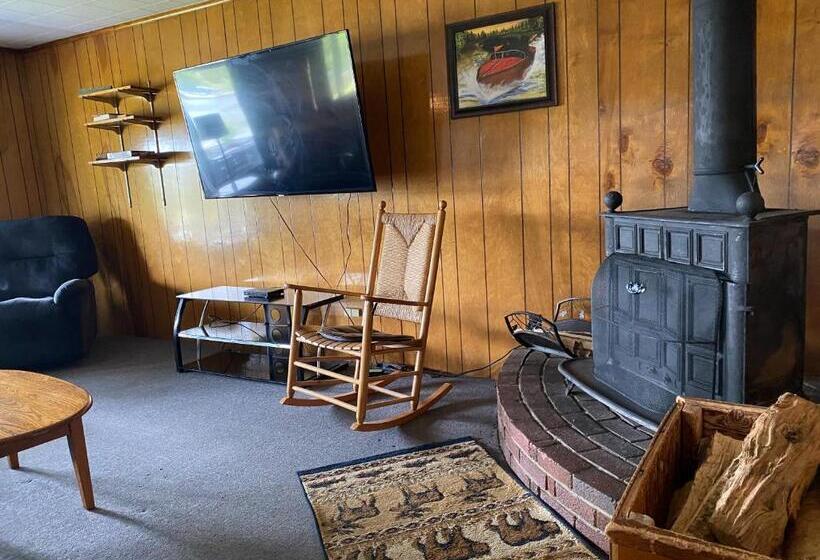 汽车旅馆  Rangeley Town & Lake