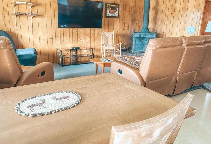 汽车旅馆  Rangeley Town & Lake