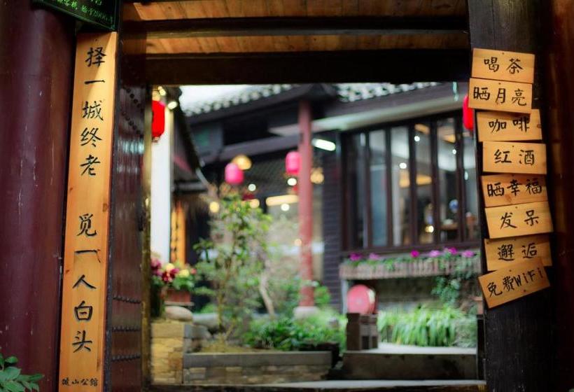 פנסיון Floral Joy · Po Shan Gong Guan Fenghuang