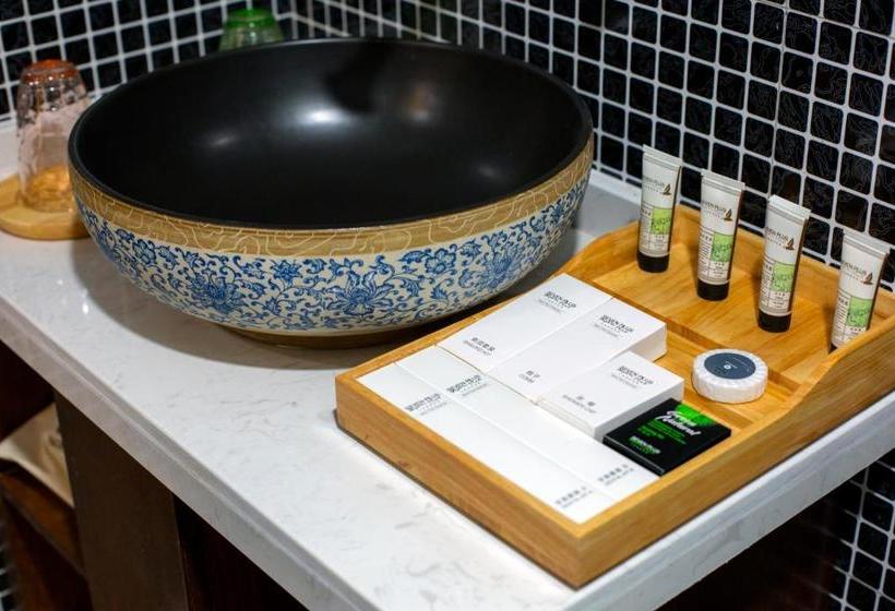 פנסיון Floral Joy · Po Shan Gong Guan Fenghuang