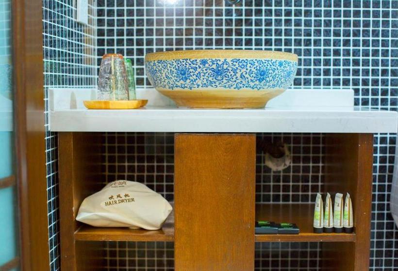 פנסיון Floral Joy · Po Shan Gong Guan Fenghuang