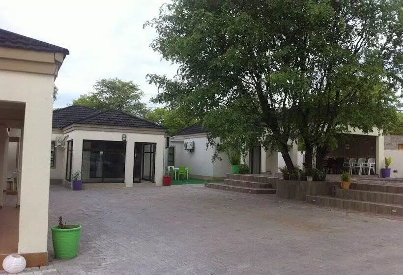 پانسیون Lediba Guest Lodge