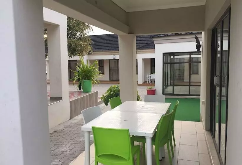 پانسیون Lediba Guest Lodge