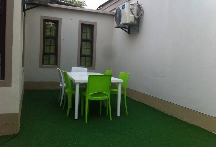 پانسیون Lediba Guest Lodge