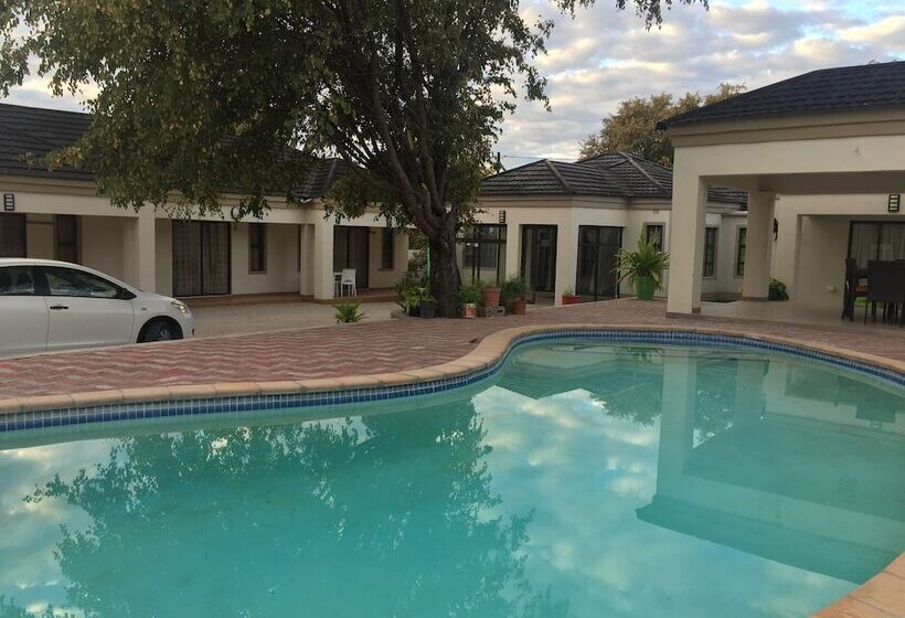 پانسیون Lediba Guest Lodge