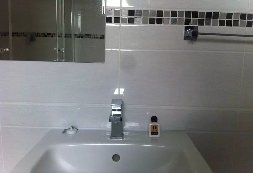 پانسیون Lediba Guest Lodge