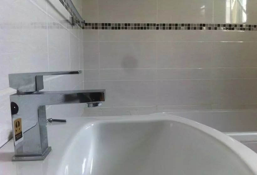 پانسیون Lediba Guest Lodge