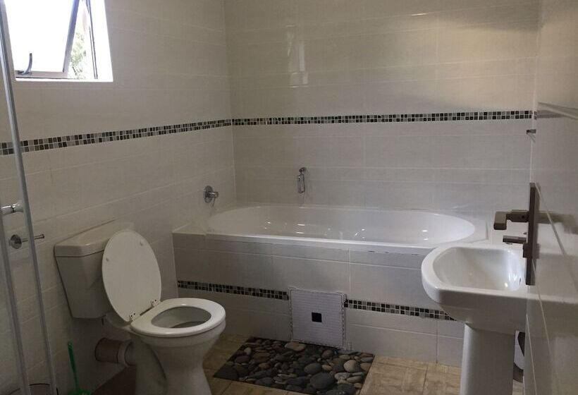 پانسیون Lediba Guest Lodge