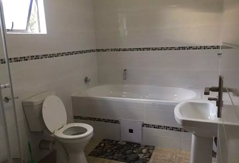 پانسیون Lediba Guest Lodge