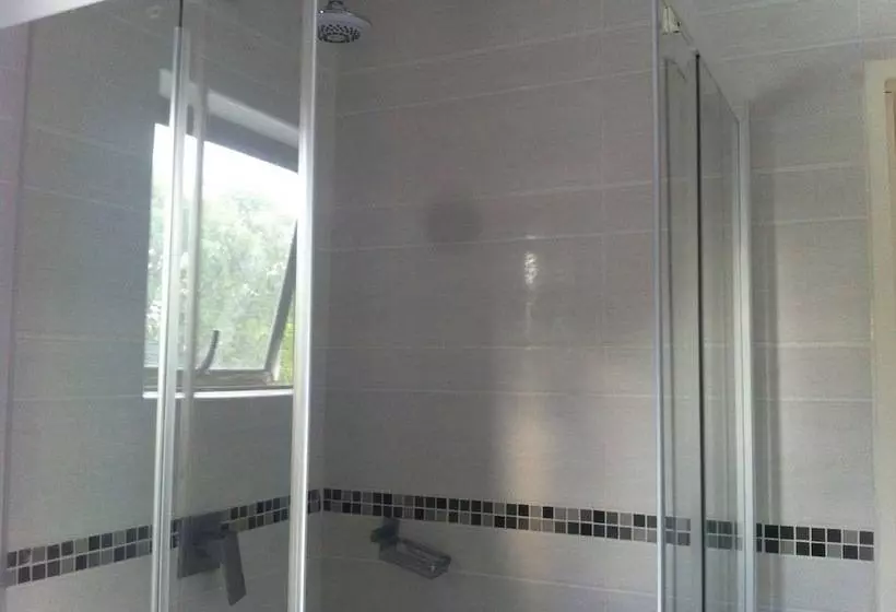 پانسیون Lediba Guest Lodge