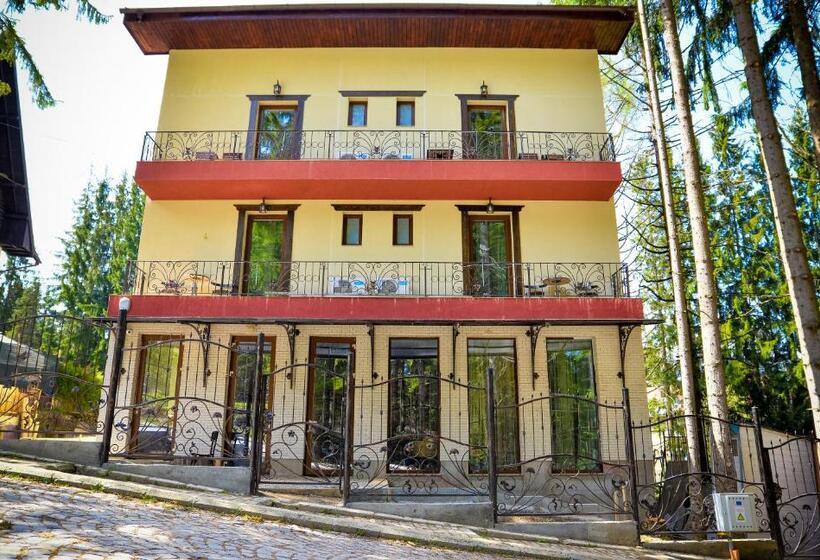 پانسیون Edy's Royal Predeal