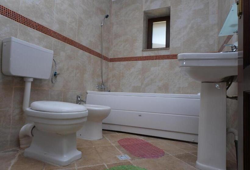 پانسیون Edy's Royal Predeal