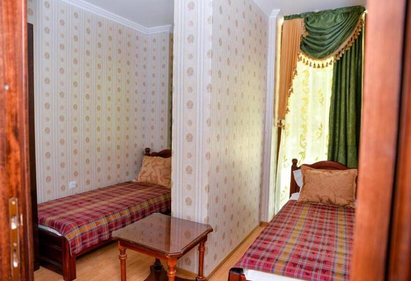 پانسیون Edy's Royal Predeal