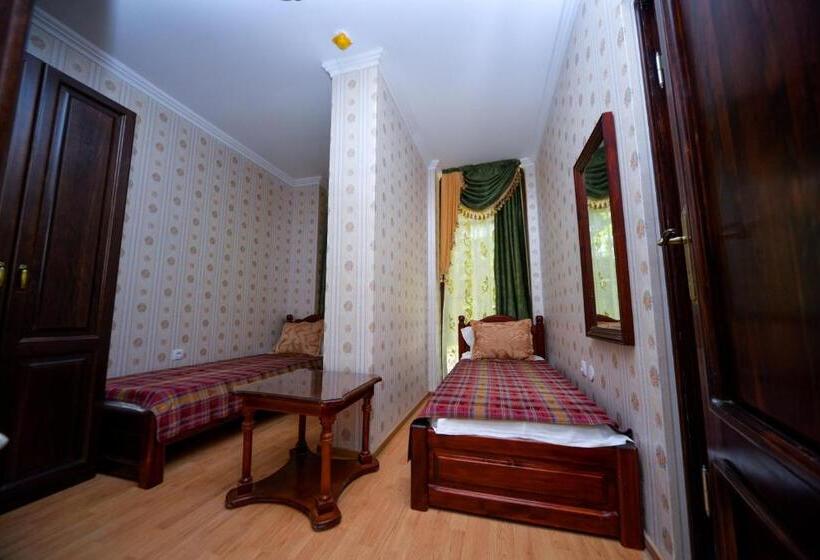 پانسیون Edy's Royal Predeal