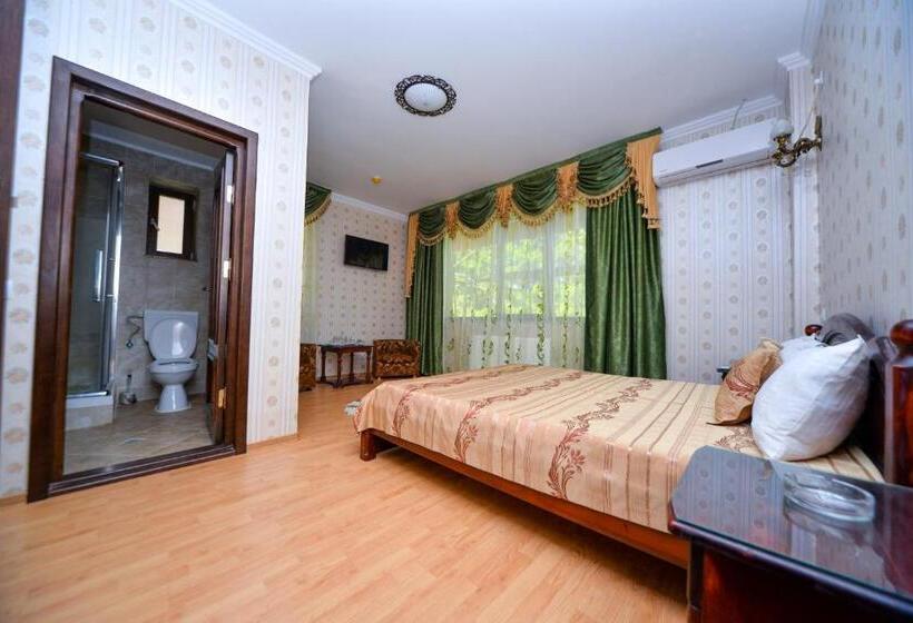 پانسیون Edy's Royal Predeal