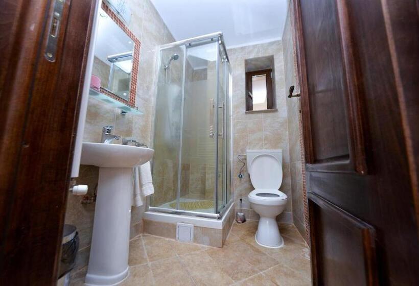 پانسیون Edy's Royal Predeal