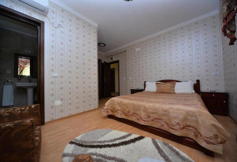 پانسیون Edy's Royal Predeal