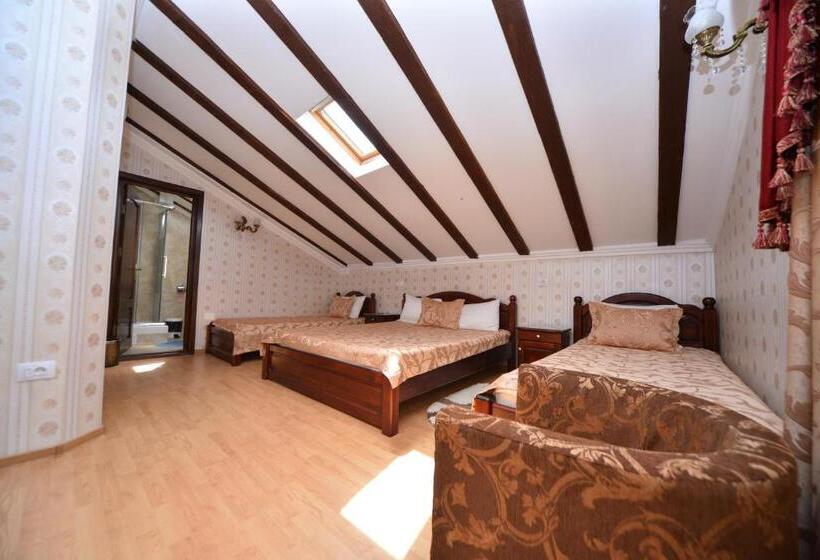 پانسیون Edy's Royal Predeal