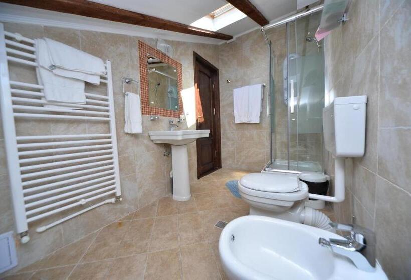 پانسیون Edy's Royal Predeal