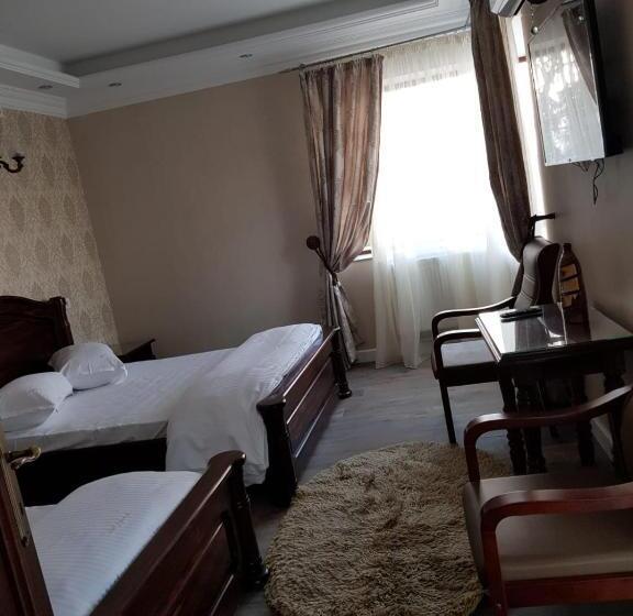 پانسیون Edy's Royal Predeal