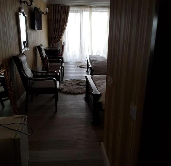 پانسیون Edy's Royal Predeal