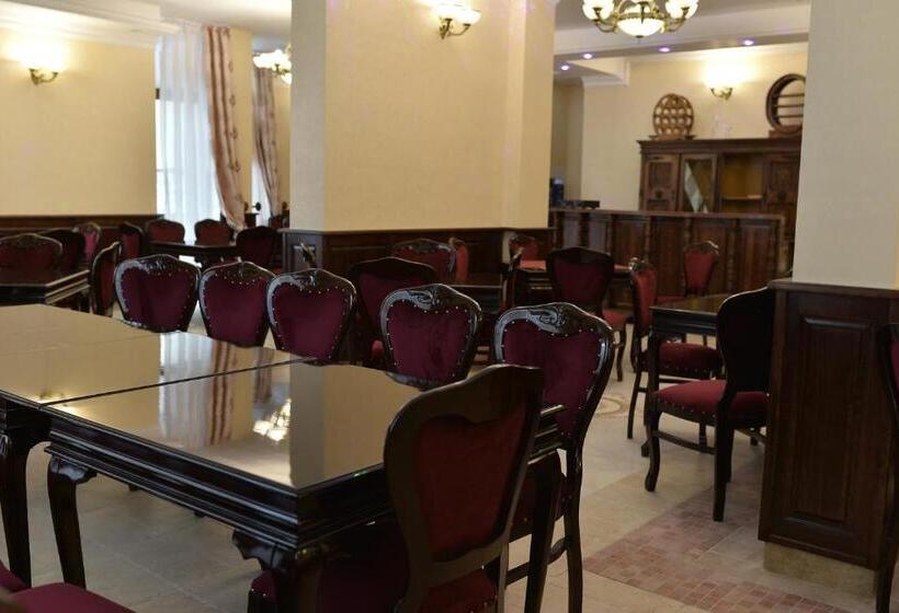 پانسیون Edy's Royal Predeal