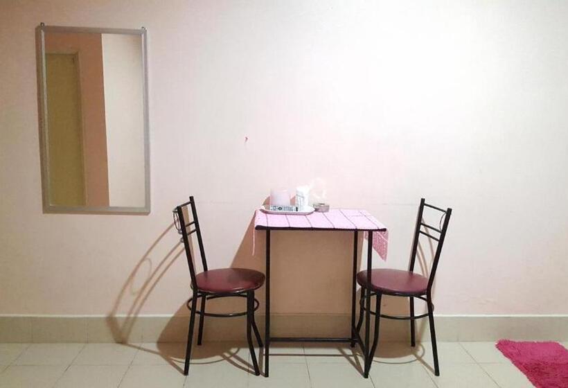 پانسیون Montra Guesthouse