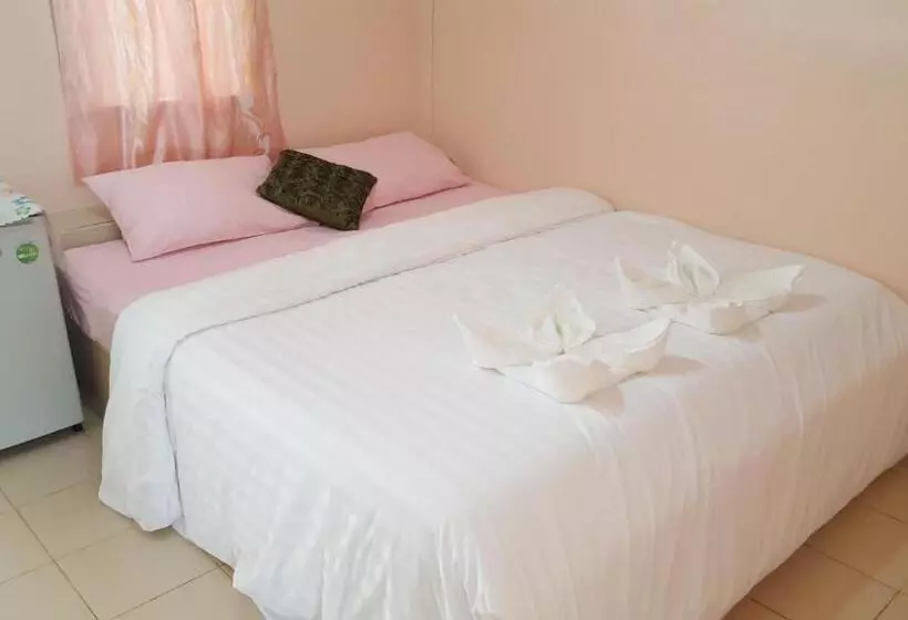 پانسیون Montra Guesthouse