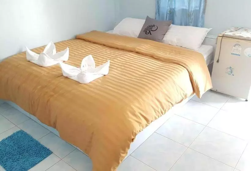 پانسیون Montra Guesthouse