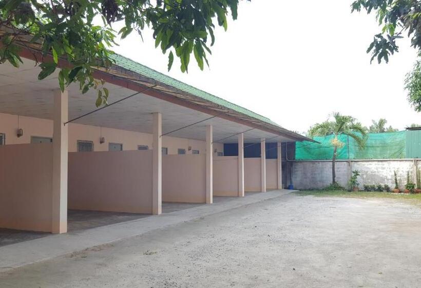 پانسیون Montra Guesthouse