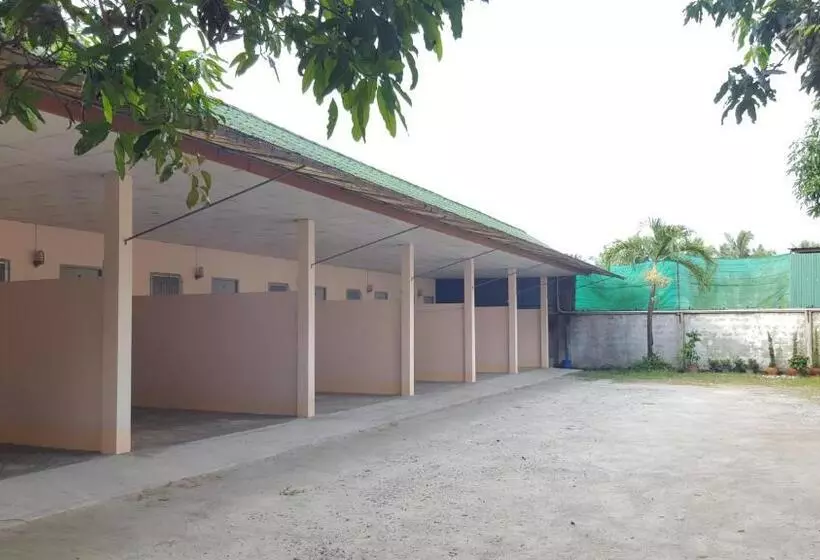 پانسیون Montra Guesthouse