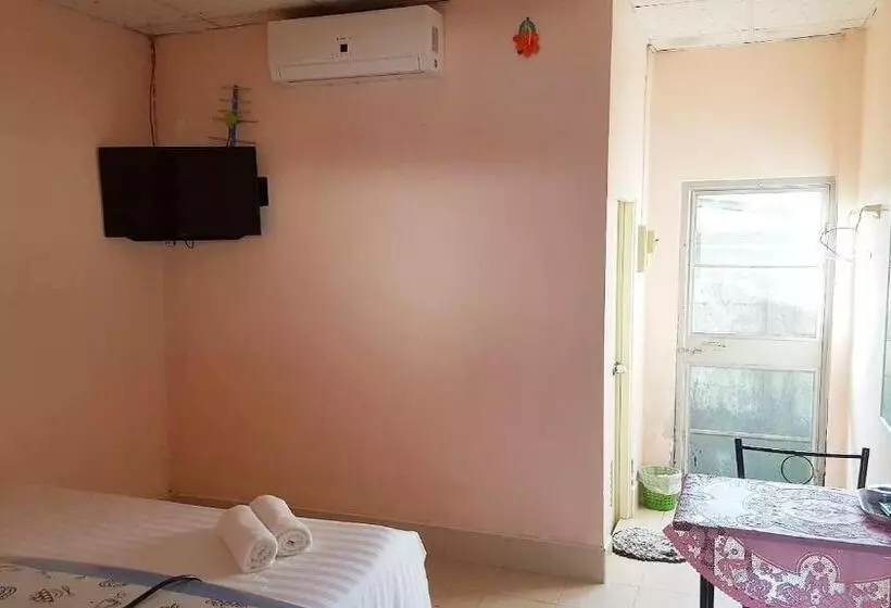 پانسیون Montra Guesthouse