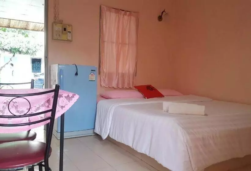 پانسیون Montra Guesthouse