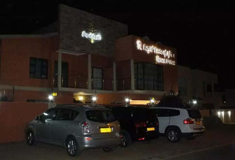 پانسیون Royal Castle Guest House