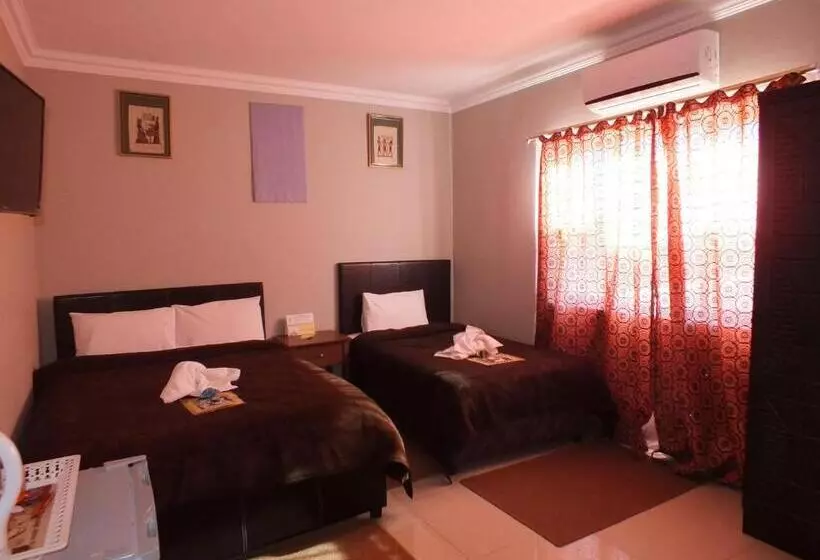 پانسیون Royal Castle Guest House