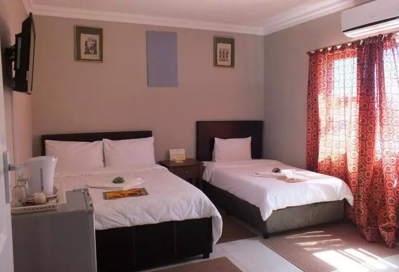 پانسیون Royal Castle Guest House