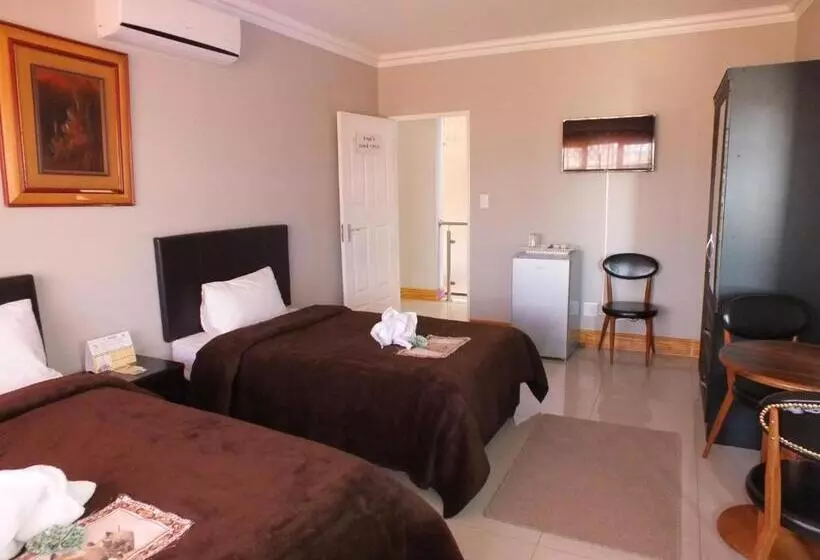 پانسیون Royal Castle Guest House