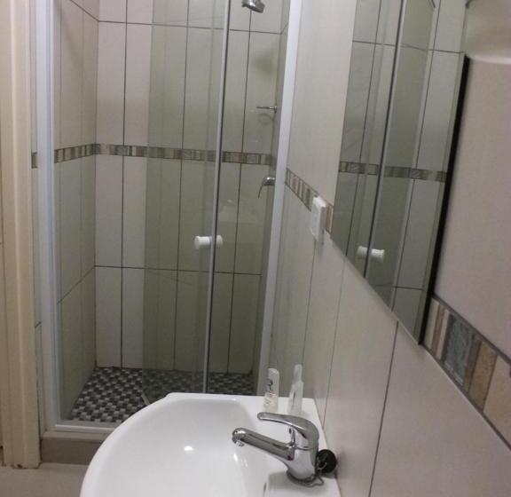 پانسیون Royal Castle Guest House