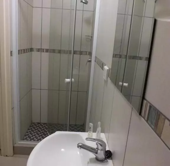 پانسیون Royal Castle Guest House